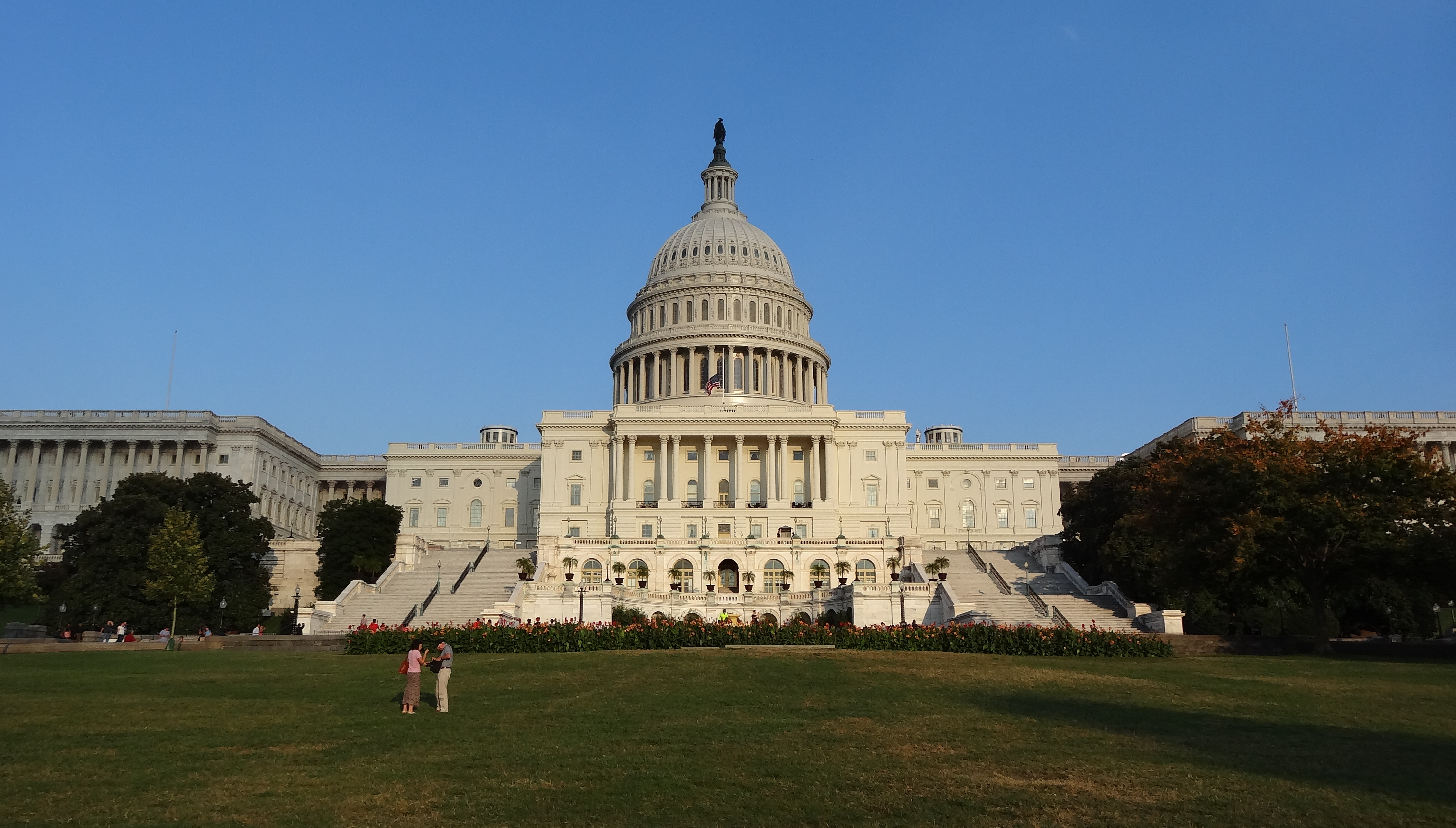 US_Capitol_during_government_shutdown;_west_side;_Washington,_DC;_2013-10-06
